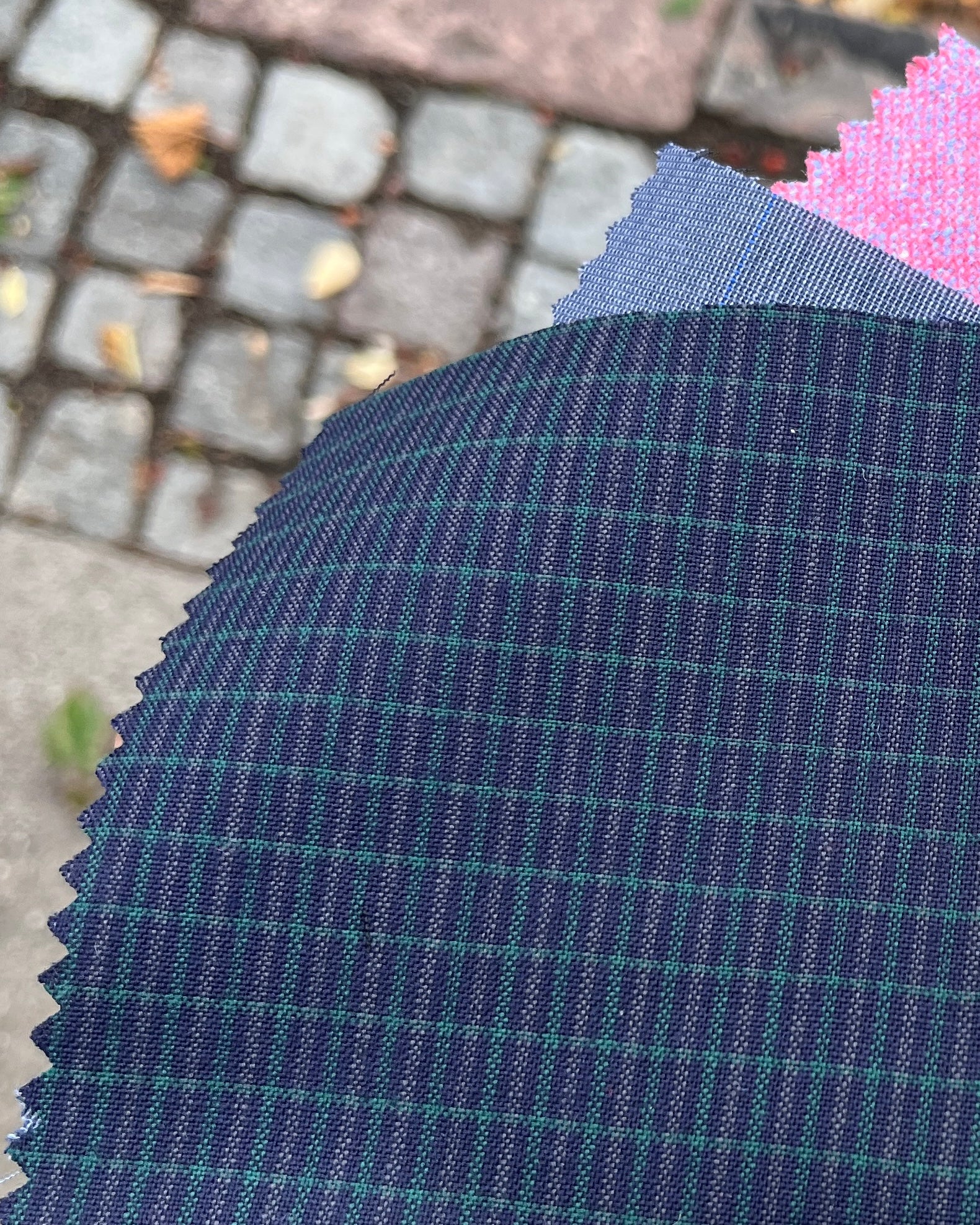 Wool Suiting - Navy Blue Grid 0,5m